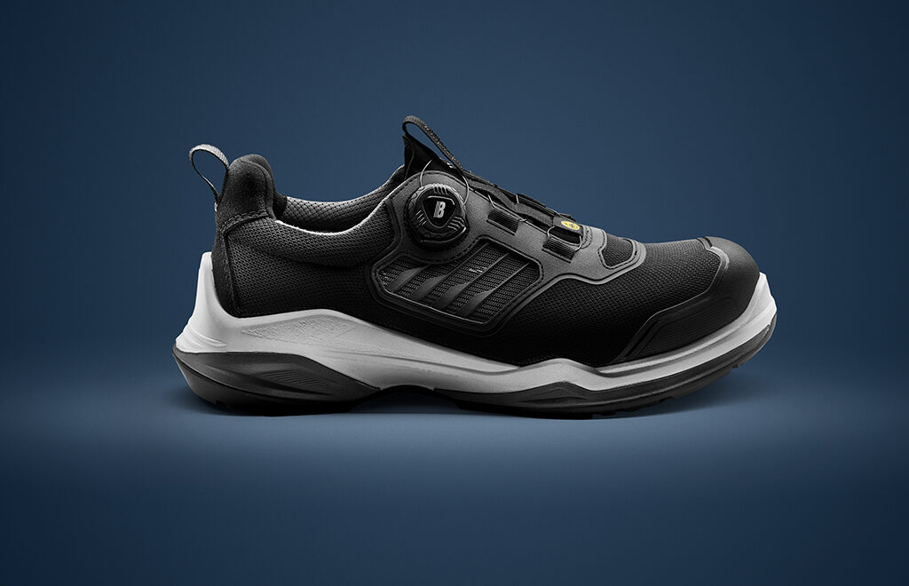 2487_Striker_Shoe